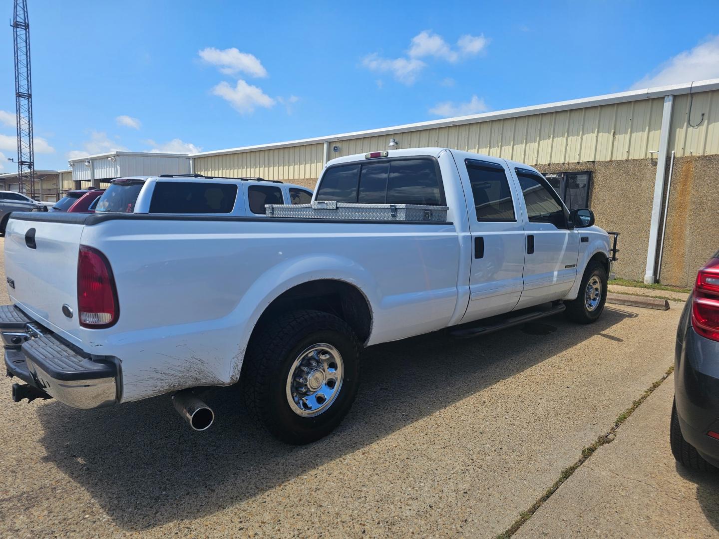 2003 WHITE FORD F-350 SD King Ranch Crew Cab Long Bed 2WD (1FTSW30F73E) with an 7.3L V8 OHV 16V TURBO DIESEL engine, 4-SPEED AUTOMATIC transmission, located at 533 S Seven Points BLVD, Seven Points, TX, 75143, (430) 255-4030, 32.313999, -96.209351 - Photo#2